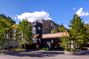 Red Wolf Lodge at Squaw Valley Summer Feature Image