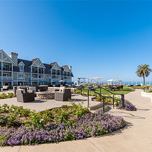Carlsbad Inn Beach Resort courtyard